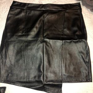 Stretch leather skirt